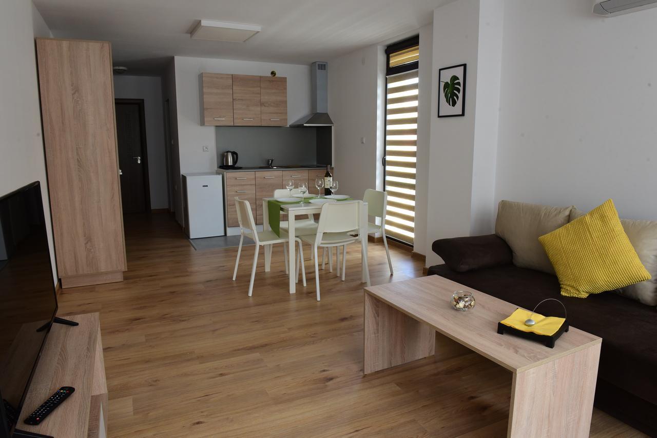 Hotel Active Apartments Targovisjte Buitenkant foto