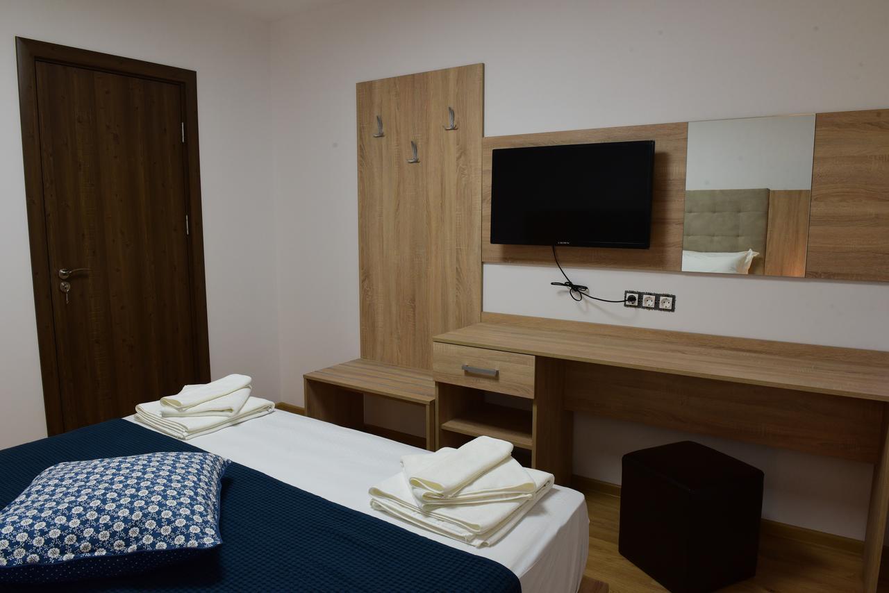 Hotel Active Apartments Targovisjte Buitenkant foto