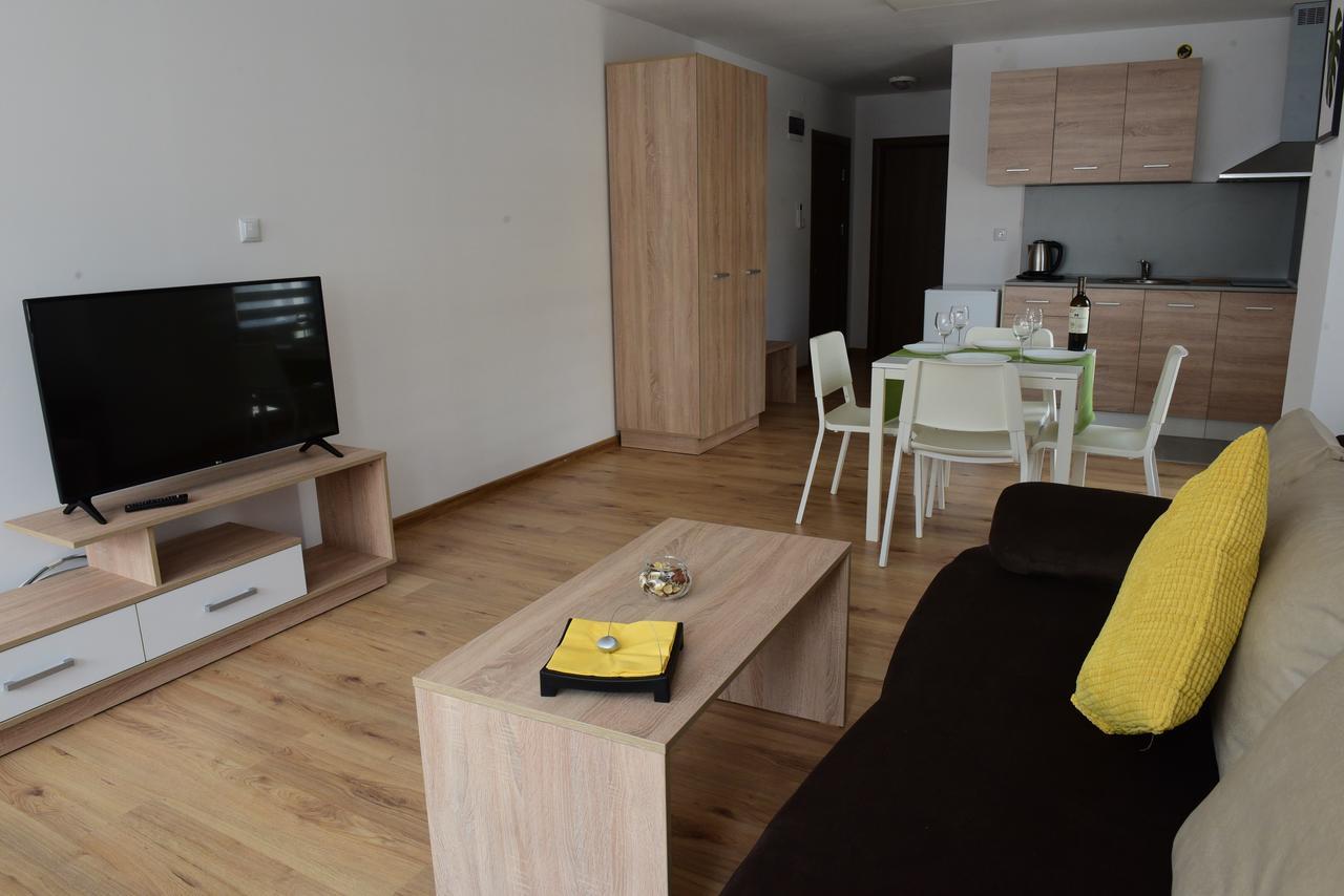 Hotel Active Apartments Targovisjte Buitenkant foto